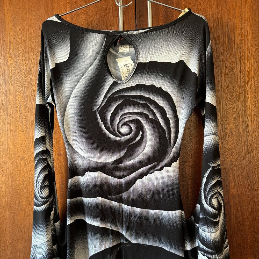 Womens top, Black & White